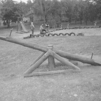 Játszótér a parkban