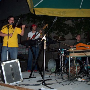 Koncert a kézilbdapályán