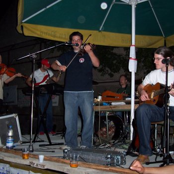 Koncert a kézilbdapályán