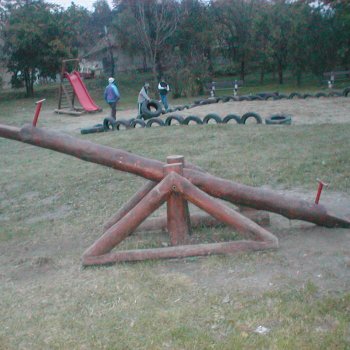 Játszótér a parkban