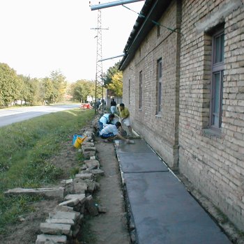 Helyi Közösség - Járdák Betonozása