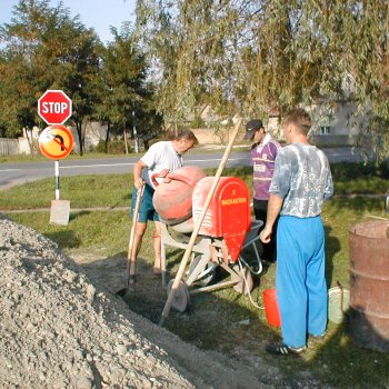 Helyi Közösség - Járdák Betonozása