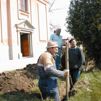 Templomi világítás kiépitése
