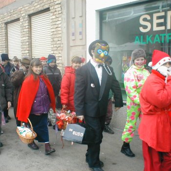 Farsangi felvonulás